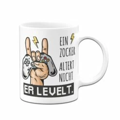 Tasse - Ein Zocker Altert Nicht Er Levelt. 7 Tasse - Ein Zocker Altert Nicht Er Levelt. -Becher Geschäft bild tasse ein zocker altert nicht er levelt 829677